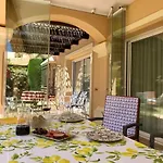 アパート Gorgeous Located In Elviria マルベーリャ